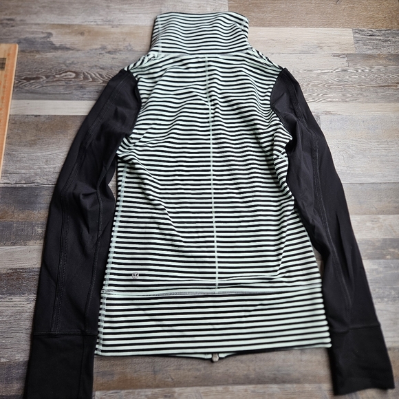 Lululemon Daily Yoga Jacket Size 4 Mint Green + Black Stripes - Picture 8 of 13